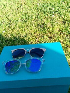2 PR OF SUNGLASSES NEW IN PK HB